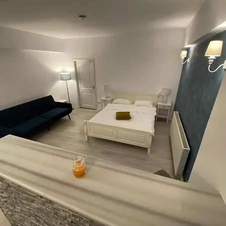 Ten Apartament *